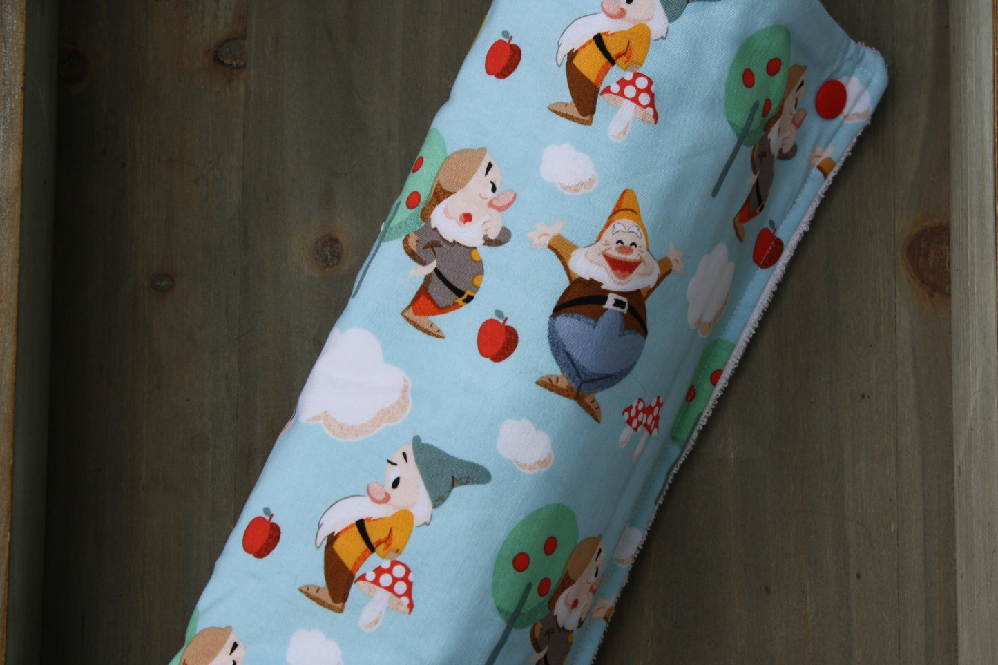 seven dwarfs snap together towel set