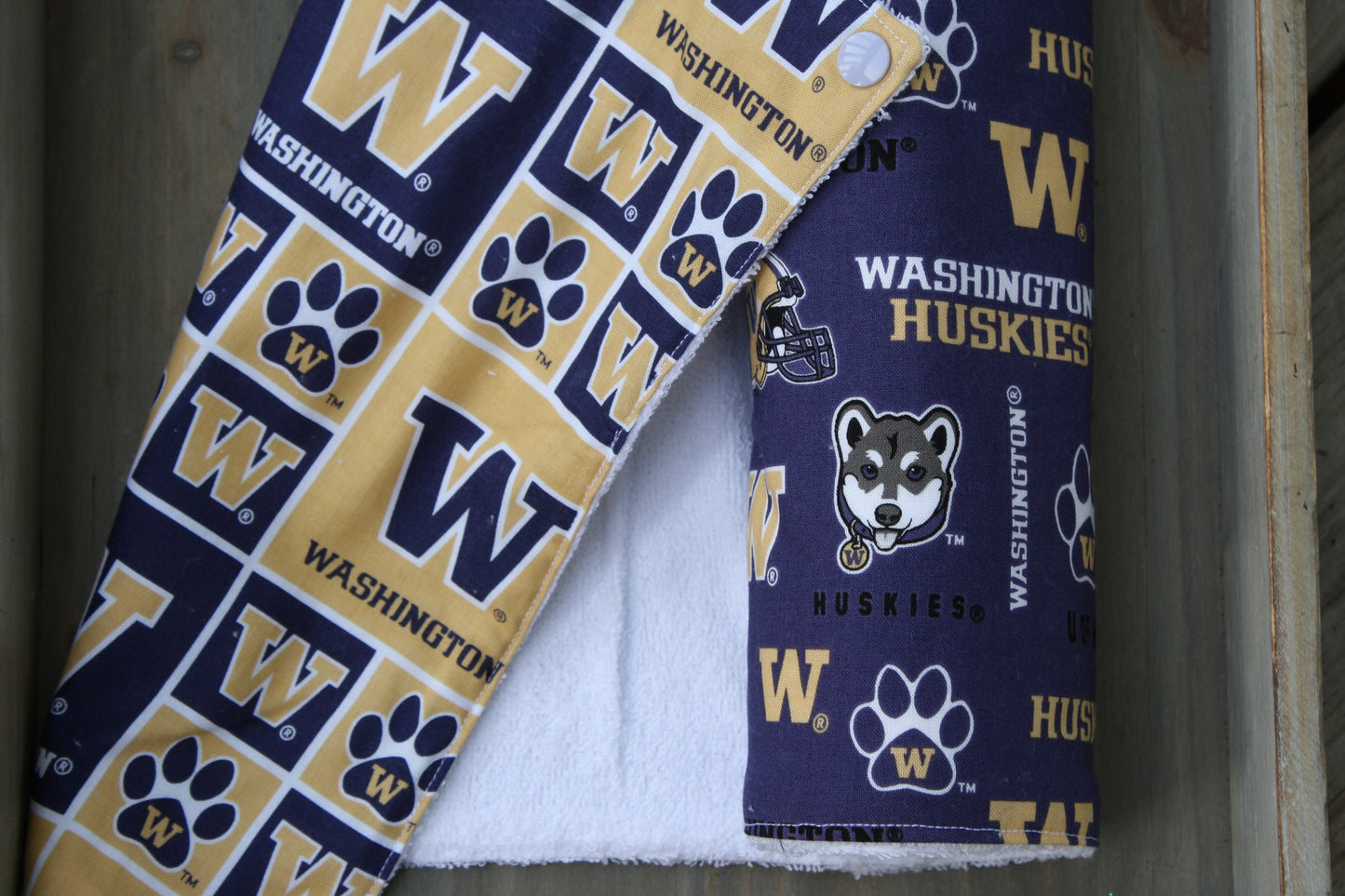Washington Huskies snap together towel set