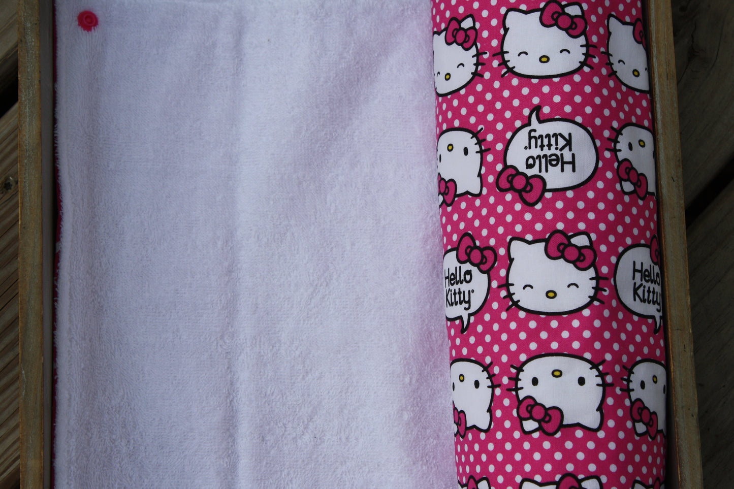 Hello Kitty/arrows snap together towel set